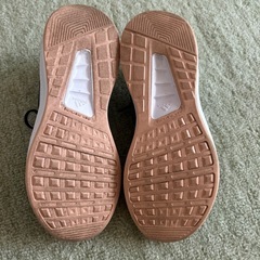 アディダス　ランニングシューズの画像