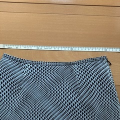スカート　白黒の画像