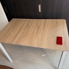 ダイニングテーブル　白の画像
