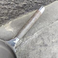 吉岡　アルミニウム製フライパン中古　26cm　吊り下げられますの画像