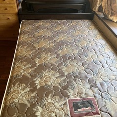 ダブルベッド