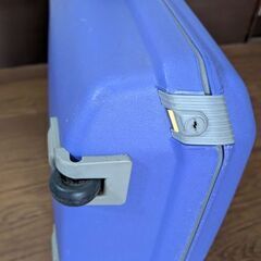 無料　古いサムソナイトのスーツケース　紫色の画像