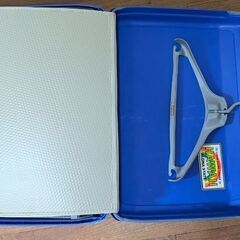 無料　古いサムソナイトのスーツケース　紫色の画像