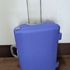 無料　古いサムソナイトのスーツケース　紫色の画像