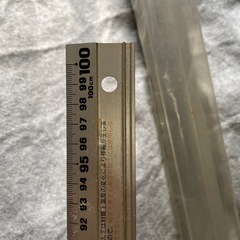 セーフティーカット1mとアルミの尺1mになります。の画像