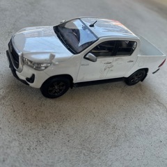【非売品】ハイラックス 1/30スケール ミニカー