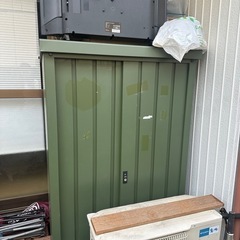ガレージ　物置