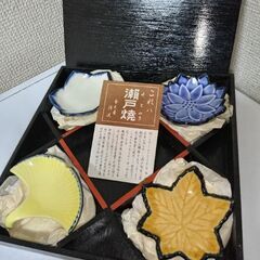未使用　★4枚価格★瀬戸焼 花型 デイジー小皿・豆鉢　可愛らしい小皿