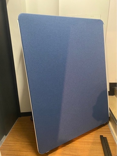 イナバ物置　ユルト　吸音パネル7枚＋机3台セット　パーテーション　オフィス家具