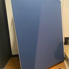 イナバ物置　ユルト　吸音パネル7枚＋机3台セット　パーテーション　オフィス家具の画像