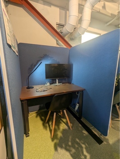 イナバ物置　ユルト　吸音パネル7枚＋机3台セット　パーテーション　オフィス家具