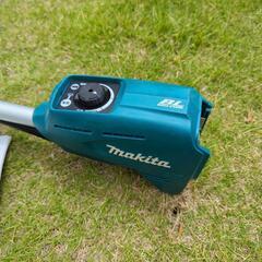 【取引中】MAKITA 充電 バッテリー式 草刈り機 MUR142UD 本体 ストラップ 説明書 マキタ 電動 工具 充電式草刈機の画像