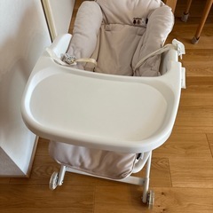 お値引！！ハイローチェア  机付きの画像
