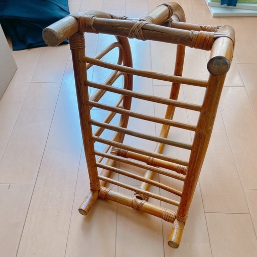 美品】ラタン マガジンラック昭和レトロ 籐 (わず) 東姫路の収納家具