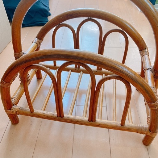 美品】ラタン マガジンラック昭和レトロ 籐 (わず) 東姫路の収納家具