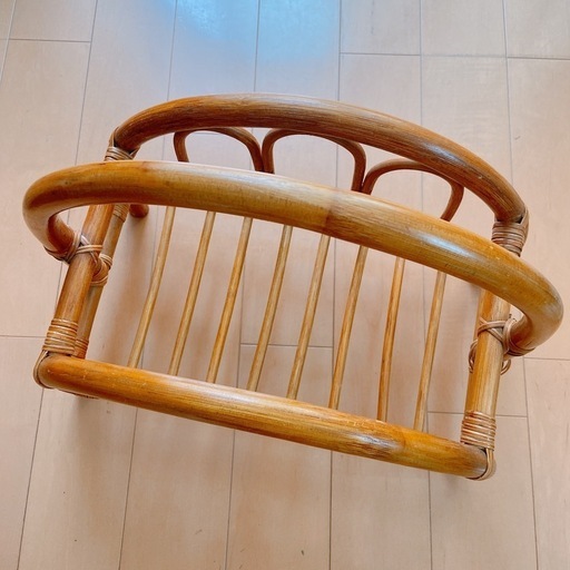 美品】ラタン マガジンラック昭和レトロ 籐 (わず) 東姫路の収納家具