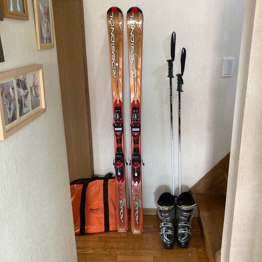 ROSSIGNOLスキー板、SALOMONブーツ、LEKIストック