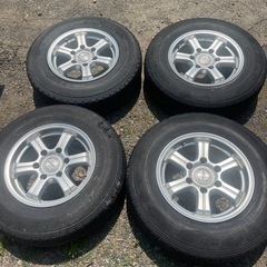 本日まで200系ハイエースタイヤホイール4本セット