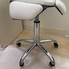 背もたれ付き ロングスツール Honuの画像