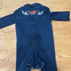 あげます【Avan Lily】デニムロンパース 花柄刺繍付きの画像
