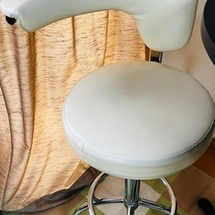 bar table & two chairs の画像
