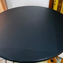bar table & two chairs の画像