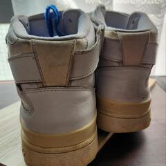 adidasハイカットスニーカーの画像