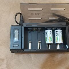 EBL急速充電器　＋　単2充電式電池 ４本