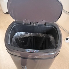 センサー全自動開閉式ごみ箱 大容量68L（ブラウン） の画像