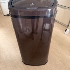センサー全自動開閉式ごみ箱 大容量68L（ブラウン） の画像