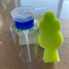 プッシュアップディスペンサーとスポンジ