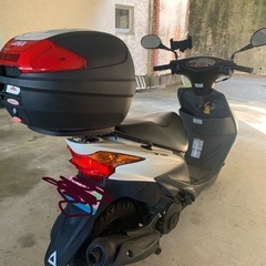 三重県　志摩市　スズキ　アドレスV125S ホワイト　リアキャリア付　スクーター　実働車　の画像