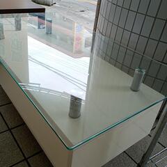 リビングテーブルの画像