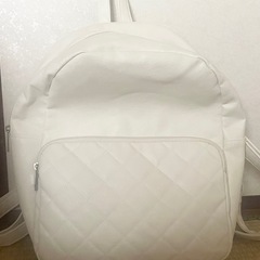 白のリュック