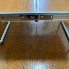 折りたたみアウトドアテーブルの画像