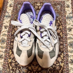 adidas スニーカー