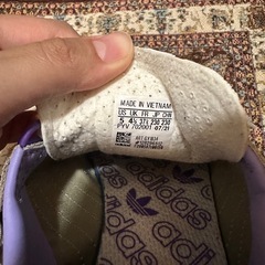 adidas スニーカーの画像