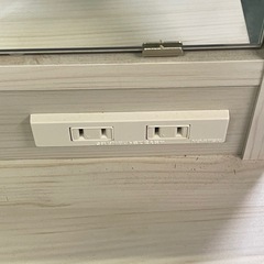 【リサイクルサービス八光】幅60.5㎝　ホワイト　ドレッサー　三面鏡　2口コンセント付きの画像