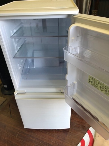 NO B257?福岡市内配送設置無料✨?SJ-D14E-W 冷蔵庫 ホワイト系 [137L /2ドア /右開き/左開き付け替えタイプ]