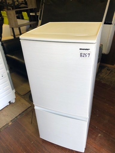 NO B257?福岡市内配送設置無料✨?SJ-D14E-W 冷蔵庫 ホワイト系 [137L /2ドア /右開き/左開き付け替えタイプ]