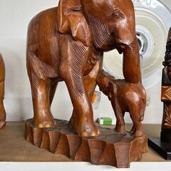 リサイクルショップどりーむ荒田店 No1150　木彫りの像　親子象　ジャンボサイズ　ほっこり　お買い得品の画像