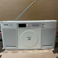 TOSHIBAのCDラジカセです。