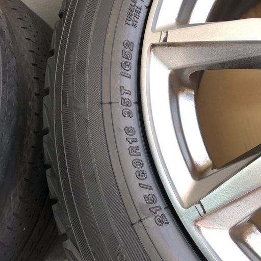 交渉アリ！シーズン前値下げ！今のうちに！【超美品タイヤ】ヨコハマタイヤ　スタッドレス⛄️215/60R1695T