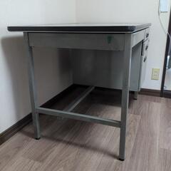 スチールデスクの画像