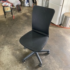 メッシュの回転椅子