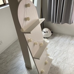 ブックシェルフ 飾り棚 アートウォール ポンポンライト付き【早い者勝ちです】の画像