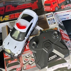 消防車　パトカー　ラジコン　おもちゃ　２個　usedの画像