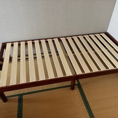 ほぼ新品ベットフレーム（高さ3段階調整可能）