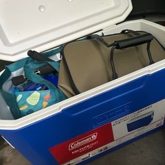 ColemanクーラーBOX48QT
