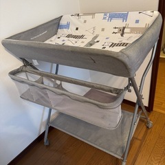 Feemom おむつ替え台　ベビー用品　　の画像